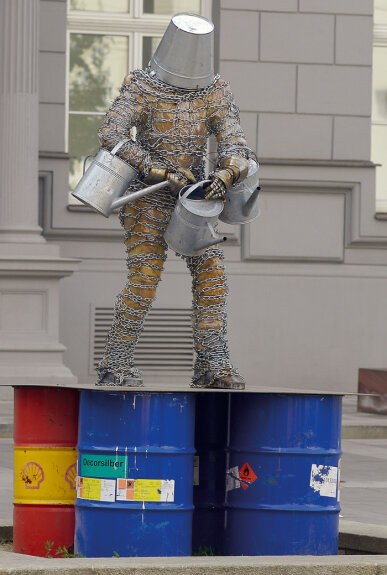 Lubomír Typlt, Chain Reaction – Childhood, 2006, galvanized sheet metal, 250 x 140 x 140 cm, Moravské náměstí